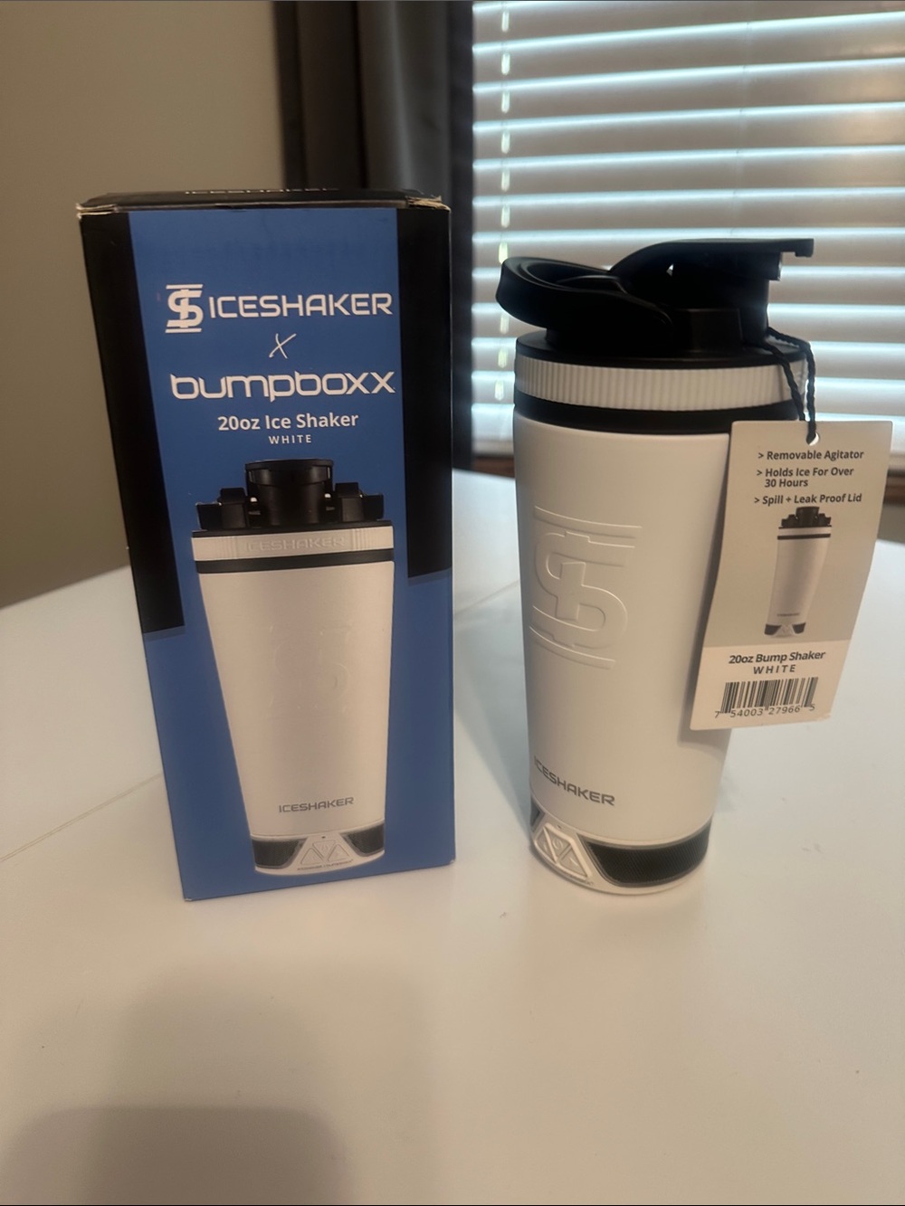 White 20oz Ice Shaker Bottle with Bumpboxx Speaker